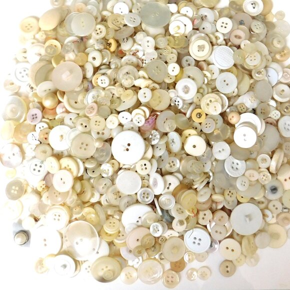 Lot of 2 lbs Plastic Acrylic White Ivory Beige Clear Cream Buttons - Picture 2 of 6